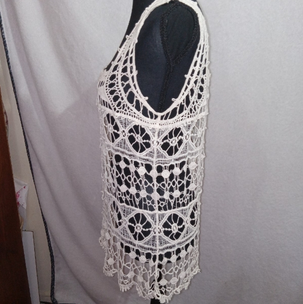 Maurices Cream Crochet Lace Top Size M - Picture 11 of 12